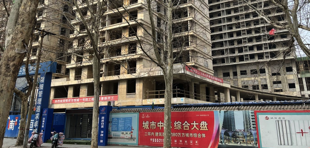 华尔街日报：中国城市在数万亿美元债务下挣扎